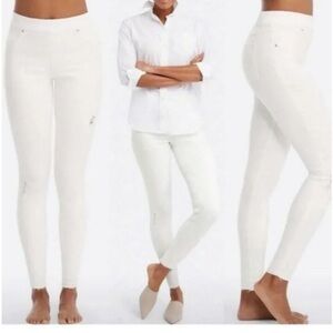 • Spanx • Women’s Distressed White Skinny Jeans
20229R Large / 10-12